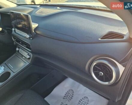 Білий Хендай Kona, об'ємом двигуна 0 л та пробігом 57 тис. км за 17200 $, фото 47 на Automoto.ua