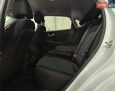 Белый Хендай Kona, объемом двигателя 0 л и пробегом 108 тыс. км за 20600 $, фото 65 на Automoto.ua