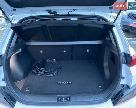 Белый Хендай Kona, объемом двигателя 0 л и пробегом 6 тыс. км за 18900 $, фото 21 на Automoto.ua