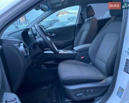 Белый Хендай Kona, объемом двигателя 0 л и пробегом 6 тыс. км за 18900 $, фото 15 на Automoto.ua