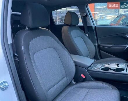 Белый Хендай Kona, объемом двигателя 0 л и пробегом 6 тыс. км за 18900 $, фото 20 на Automoto.ua