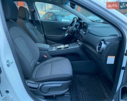 Белый Хендай Kona, объемом двигателя 0 л и пробегом 6 тыс. км за 18900 $, фото 19 на Automoto.ua