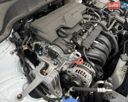 Білий Хендай Kona, об'ємом двигуна 2 л та пробігом 70 тис. км за 12200 $, фото 5 на Automoto.ua