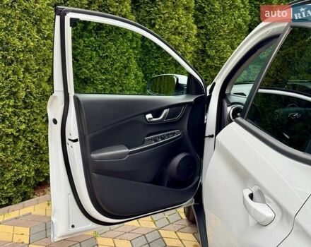 Белый Хендай Kona, объемом двигателя 0 л и пробегом 31 тыс. км за 17999 $, фото 16 на Automoto.ua