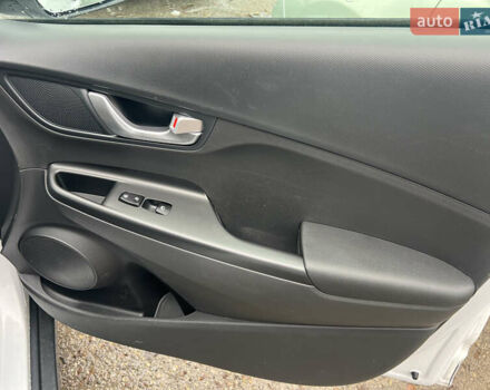 Белый Хендай Kona, объемом двигателя 0 л и пробегом 20 тыс. км за 20300 $, фото 8 на Automoto.ua