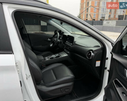 Білий Хендай Kona, об'ємом двигуна 0 л та пробігом 28 тис. км за 18700 $, фото 1 на Automoto.ua