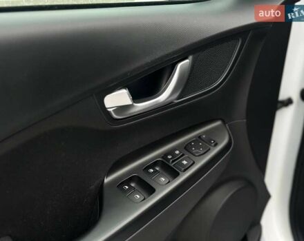 Білий Хендай Kona, об'ємом двигуна 0 л та пробігом 40 тис. км за 19999 $, фото 9 на Automoto.ua