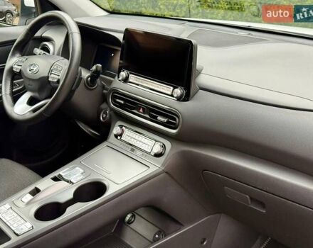 Белый Хендай Kona, объемом двигателя 0 л и пробегом 31 тыс. км за 17999 $, фото 28 на Automoto.ua