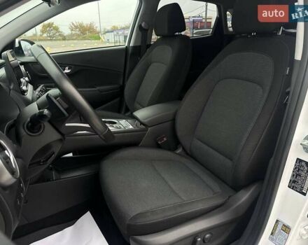 Білий Хендай Kona, об'ємом двигуна 0 л та пробігом 40 тис. км за 19999 $, фото 15 на Automoto.ua