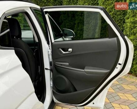 Белый Хендай Kona, объемом двигателя 0 л и пробегом 31 тыс. км за 17999 $, фото 24 на Automoto.ua