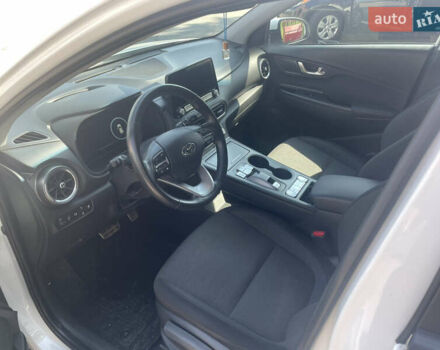 Білий Хендай Kona, об'ємом двигуна 0 л та пробігом 46 тис. км за 17500 $, фото 6 на Automoto.ua