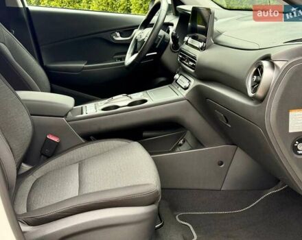 Белый Хендай Kona, объемом двигателя 0 л и пробегом 31 тыс. км за 17999 $, фото 27 на Automoto.ua