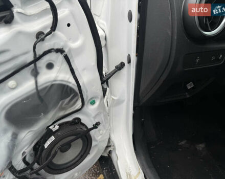 Білий Хендай Kona, об'ємом двигуна 2 л та пробігом 70 тис. км за 12200 $, фото 12 на Automoto.ua