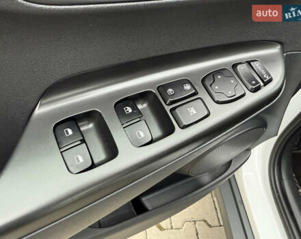 Белый Хендай Kona, объемом двигателя 0 л и пробегом 21 тыс. км за 17200 $, фото 18 на Automoto.ua