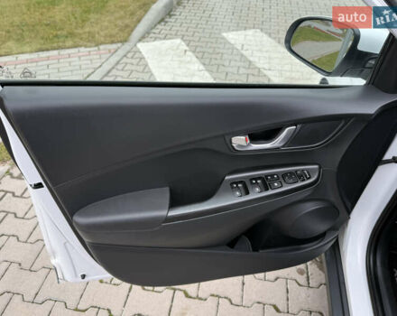 Белый Хендай Kona, объемом двигателя 0 л и пробегом 21 тыс. км за 17200 $, фото 17 на Automoto.ua