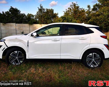 Білий Хендай Kona, об'ємом двигуна 0.15 л та пробігом 120 тис. км за 14250 $, фото 4 на Automoto.ua
