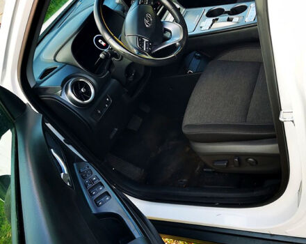 Білий Хендай Kona, об'ємом двигуна 0.15 л та пробігом 120 тис. км за 14250 $, фото 6 на Automoto.ua