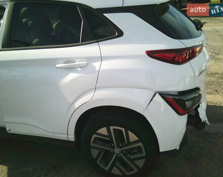 Белый Хендай Kona, объемом двигателя 0 л и пробегом 23 тыс. км за 14900 $, фото 24 на Automoto.ua