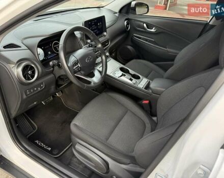 Хендай Kona 2023 у Вінниці на Automoto.ua Білий Хендай Kona, об'ємом двигуна 0 л та пробігом 33 тис. км за 17500 $, фото 5 на Automoto.ua