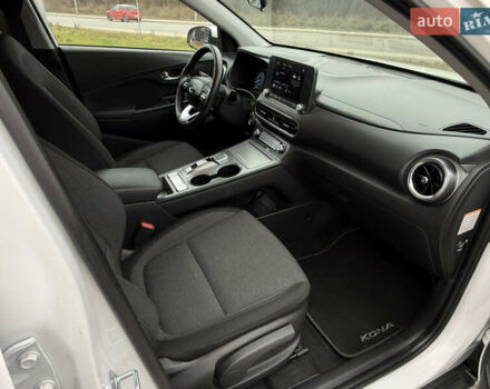 Белый Хендай Kona, объемом двигателя 0 л и пробегом 21 тыс. км за 17200 $, фото 27 на Automoto.ua