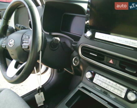 Белый Хендай Kona, объемом двигателя 0 л и пробегом 23 тыс. км за 14900 $, фото 36 на Automoto.ua