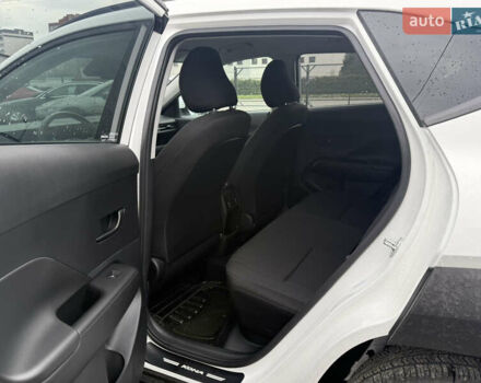 Белый Хендай Kona, объемом двигателя 2 л и пробегом 3 тыс. км за 25999 $, фото 7 на Automoto.ua