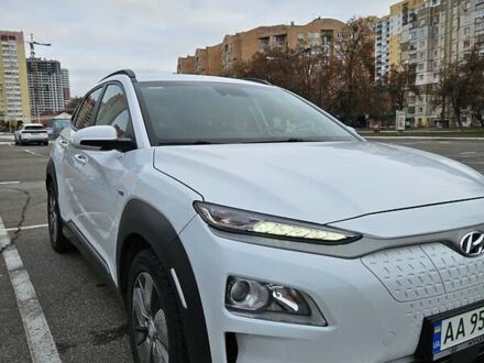 Белый Хендай Kona, объемом двигателя 0 л и пробегом 155 тыс. км за 16000 $, фото 1 на Automoto.ua