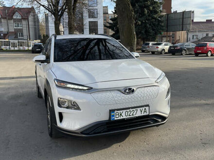 Хендай Kona 2018 у Тернополі на Automoto.ua Білий Хендай Kona, об'ємом двигуна 0 л та пробігом 75 тис. км за 28300 $, фото 1 на Automoto.ua