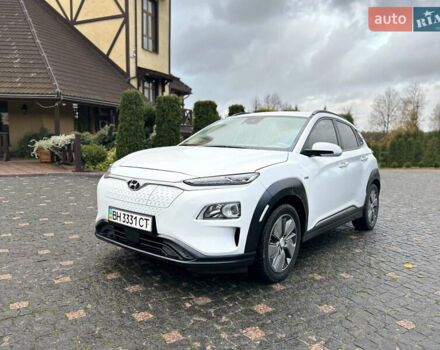 Белый Хендай Kona, объемом двигателя 0 л и пробегом 126 тыс. км за 16999 $, фото 1 на Automoto.ua