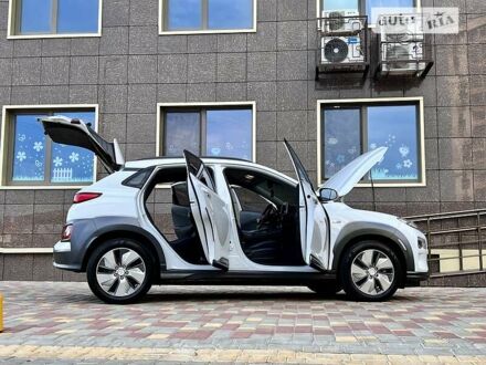 Хендай Kona 2019 в Одессе на Automoto.ua Белый Хендай Kona, объемом двигателя 0 л и пробегом 77 тыс. км за 30999 $, фото 1 на Automoto.ua