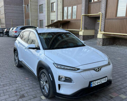 Белый Хендай Kona, объемом двигателя 0 л и пробегом 97 тыс. км за 16800 $, фото 1 на Automoto.ua