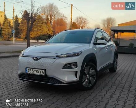 Белый Хендай Kona, объемом двигателя 0 л и пробегом 97 тыс. км за 17999 $, фото 1 на Automoto.ua