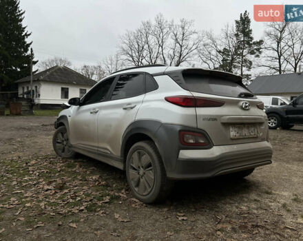 Белый Хендай Kona, объемом двигателя 0 л и пробегом 100 тыс. км за 11200 $, фото 1 на Automoto.ua