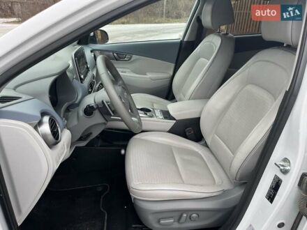 Белый Хендай Kona, объемом двигателя 0 л и пробегом 122 тыс. км за 16999 $, фото 1 на Automoto.ua