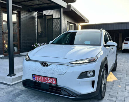 Белый Хендай Kona, объемом двигателя 0 л и пробегом 98 тыс. км за 17500 $, фото 1 на Automoto.ua