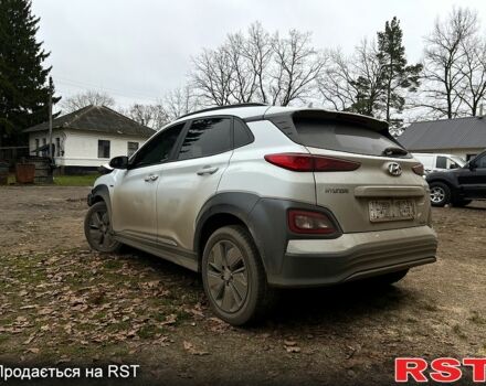 Белый Хендай Kona, объемом двигателя 0.12 л и пробегом 100 тыс. км за 11200 $, фото 1 на Automoto.ua