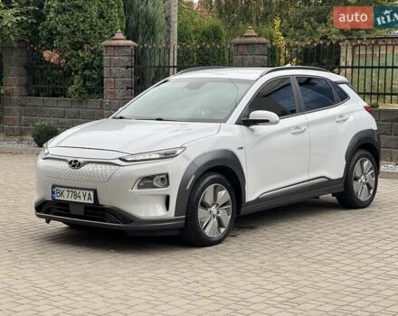 Белый Хендай Kona, объемом двигателя 0 л и пробегом 134 тыс. км за 16850 $, фото 1 на Automoto.ua