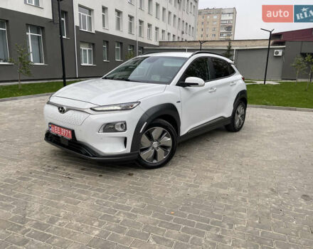 Белый Хендай Kona, объемом двигателя 0 л и пробегом 80 тыс. км за 16800 $, фото 1 на Automoto.ua