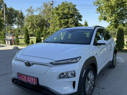 Белый Хендай Kona, объемом двигателя 0 л и пробегом 154 тыс. км за 16500 $, фото 1 на Automoto.ua