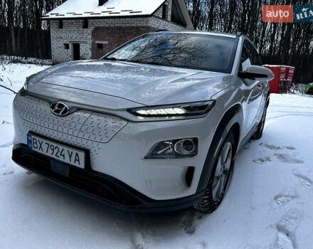 Белый Хендай Kona, объемом двигателя 0 л и пробегом 128 тыс. км за 16448 $, фото 1 на Automoto.ua