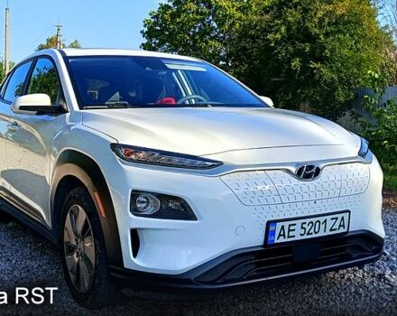 Белый Хендай Kona, объемом двигателя 0 л и пробегом 136 тыс. км за 18000 $, фото 1 на Automoto.ua