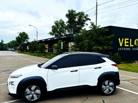 Хендай Kona 2021 у Києві на Automoto.ua Білий Хендай Kona, об'ємом двигуна 64 л та пробігом 37 тис. км за 20000 $, фото 1 на Automoto.ua