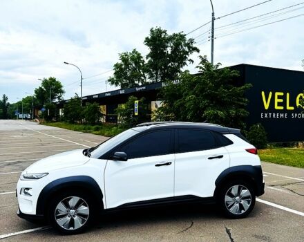 Белый Хендай Kona, объемом двигателя 64 л и пробегом 37 тыс. км за 20000 $, фото 1 на Automoto.ua