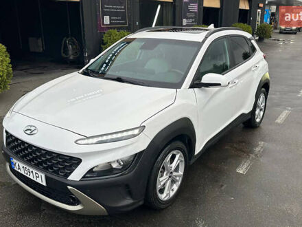 Белый Хендай Kona, объемом двигателя 2 л и пробегом 100 тыс. км за 17000 $, фото 1 на Automoto.ua