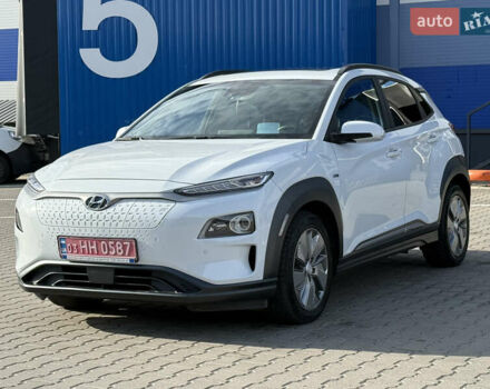 Хендай Kona 2021 у Рівному на Automoto.ua Білий Хендай Kona, об'ємом двигуна 0 л та пробігом 55 тис. км за 19950 $, фото 1 на Automoto.ua
