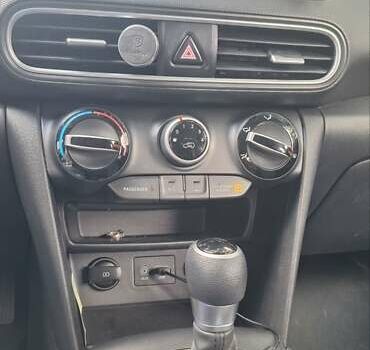 Черный Хендай Kona, объемом двигателя 2 л и пробегом 68 тыс. км за 15000 $, фото 13 на Automoto.ua