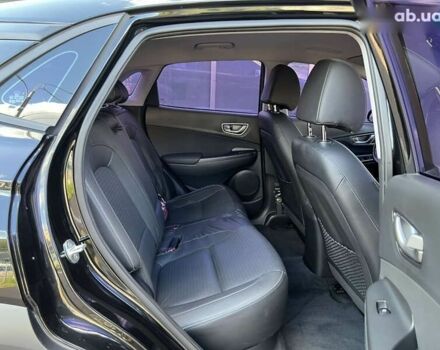 Чорний Хендай Kona, об'ємом двигуна 0 л та пробігом 40 тис. км за 17900 $, фото 27 на Automoto.ua