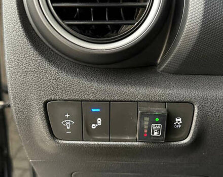 Черный Хендай Kona, объемом двигателя 2 л и пробегом 121 тыс. км за 13699 $, фото 32 на Automoto.ua