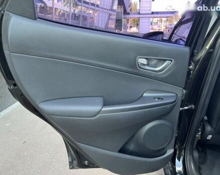 Чорний Хендай Kona, об'ємом двигуна 0 л та пробігом 40 тис. км за 17900 $, фото 22 на Automoto.ua