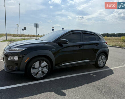 Черный Хендай Kona, объемом двигателя 0 л и пробегом 85 тыс. км за 18200 $, фото 4 на Automoto.ua
